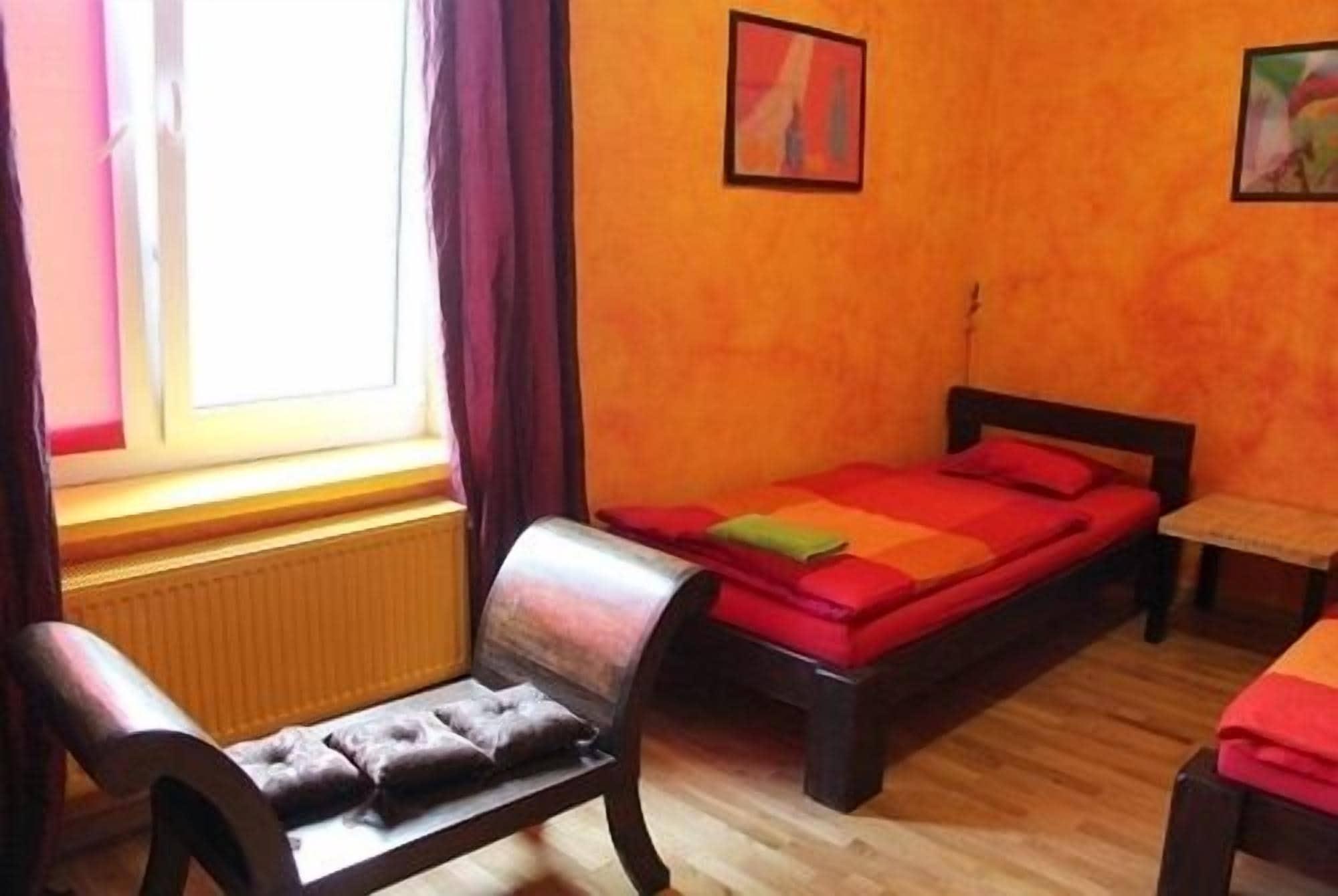 El Hostel Warszawa Eksteriør bilde